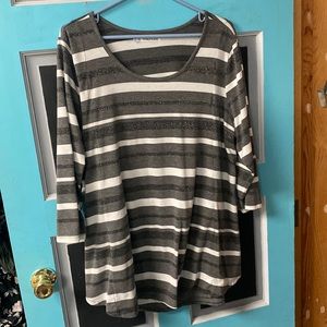 Maurice’s grey stripped quarter sleeve tee 2X